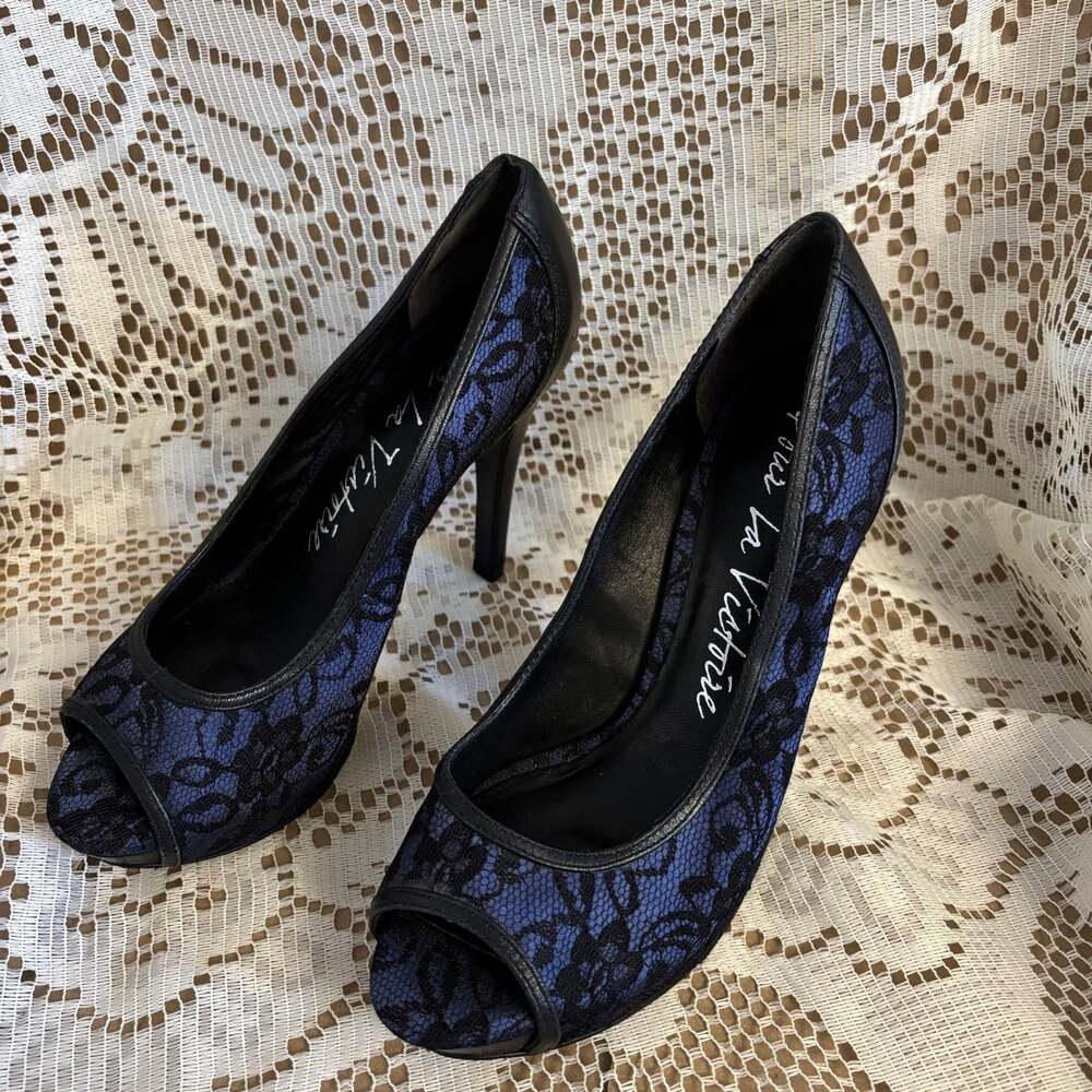Pour La Victoire Women's US 7.5 Midnight Blue Lace Shoes